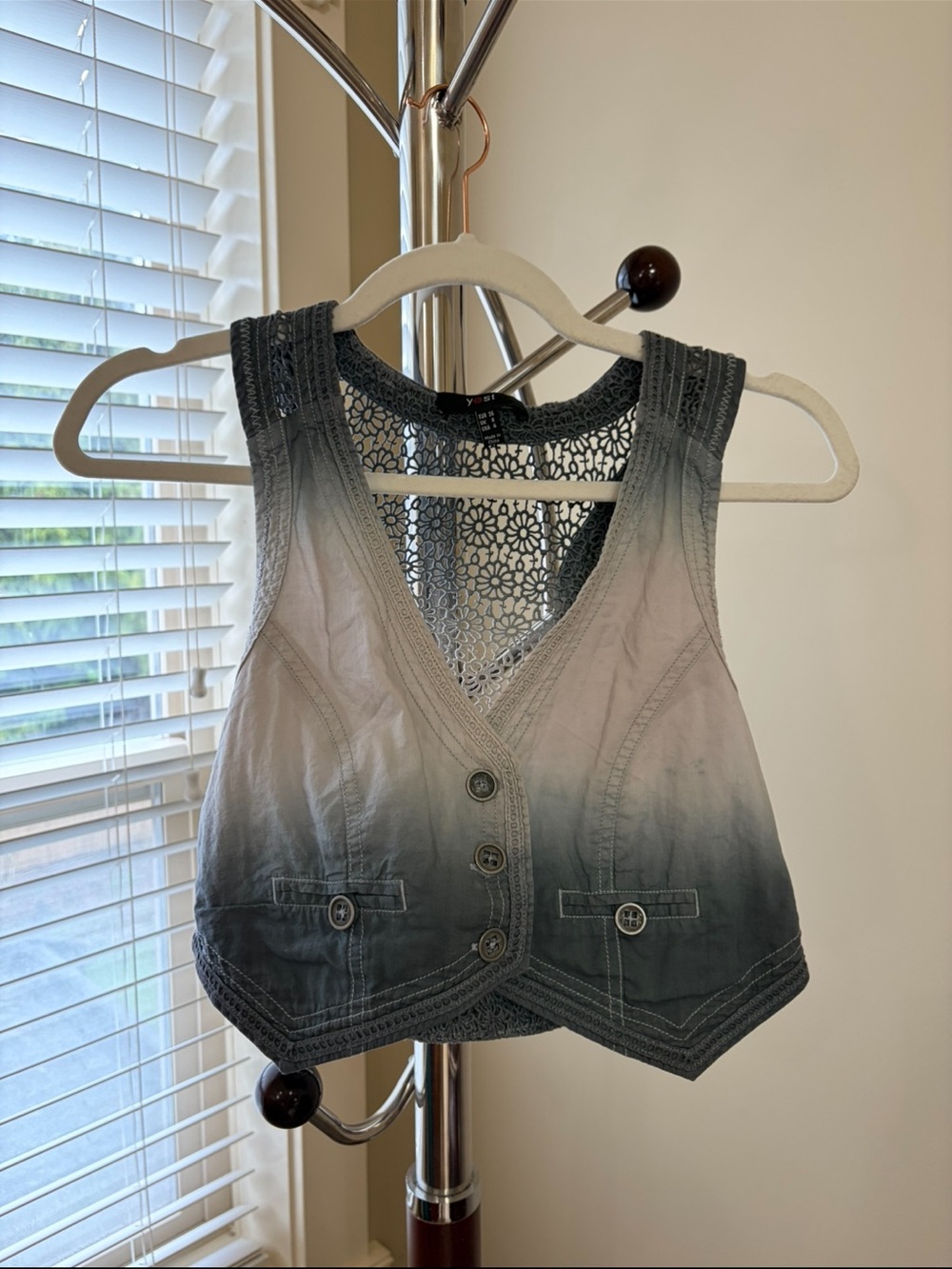 Ombre Lace-Back Cropped Vest Top - Gray to White